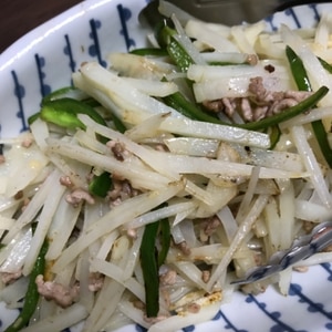 細切りじゃがいもと豚肉の塩炒め